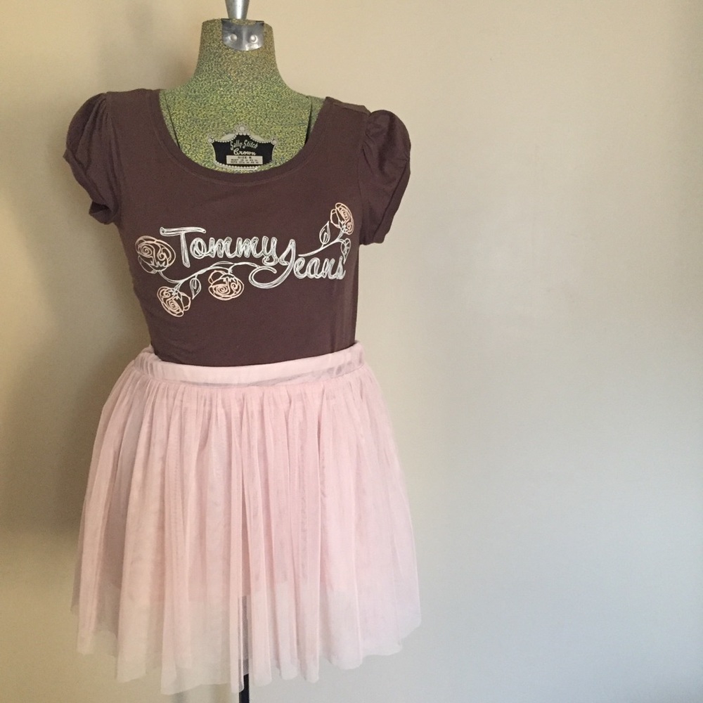 Vintage Y2K Tommy Hilfiger T-Shirt with Roses